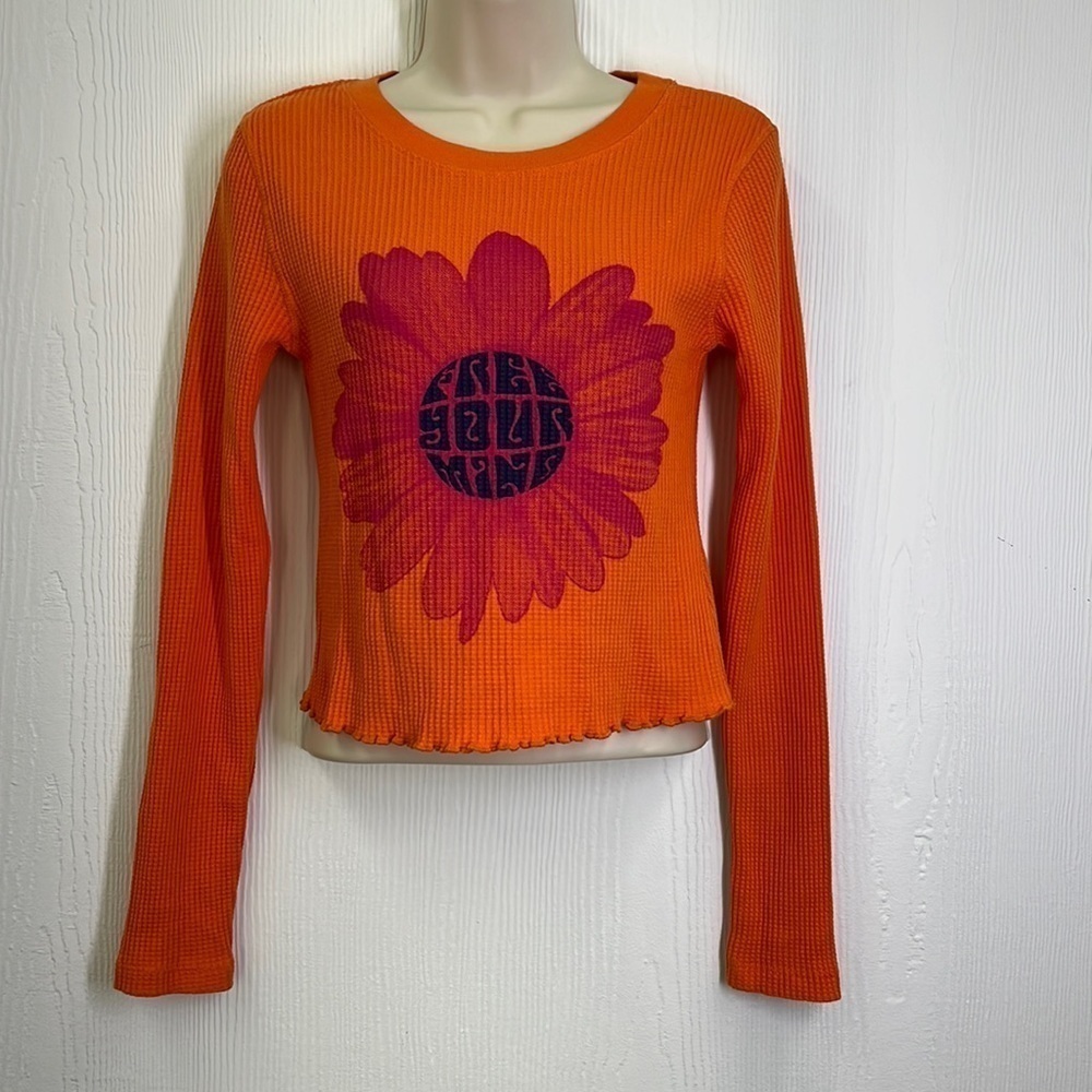 Urban Outfitters- Shawni Free Your Mind Flower Logo Cropped Thermal Size Medium